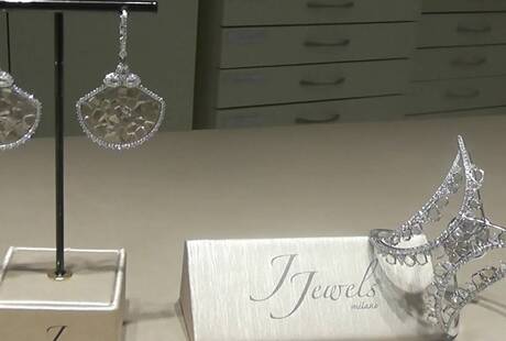 Blue White Diamonds di David Joshach S.r.l.