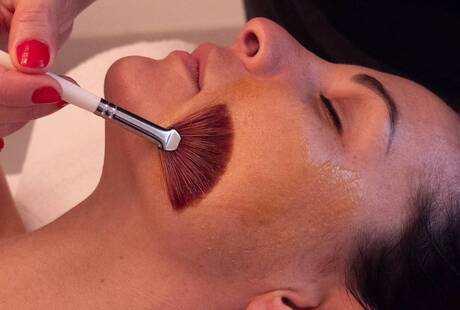 Beauty Specialist Aksana. Ayurveda. Massoterapia. Correzione Manuale Estetico del Viso.