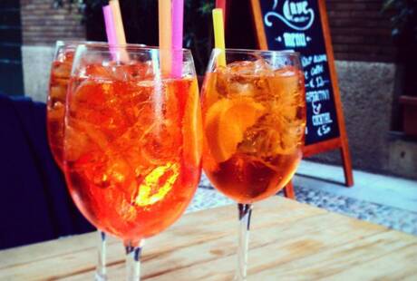 La Petite Cave Bar a Vin